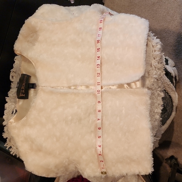 Furrocious cream colored fur shrug - Picture 6 of 7